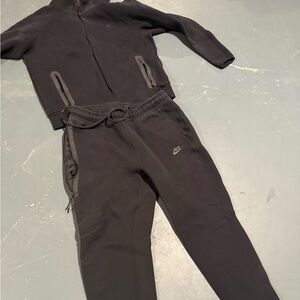 Black Nike tech size large